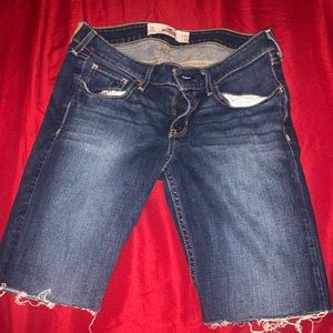 I’m selling old Hollister shorts I don’t wear. They still look good as new.